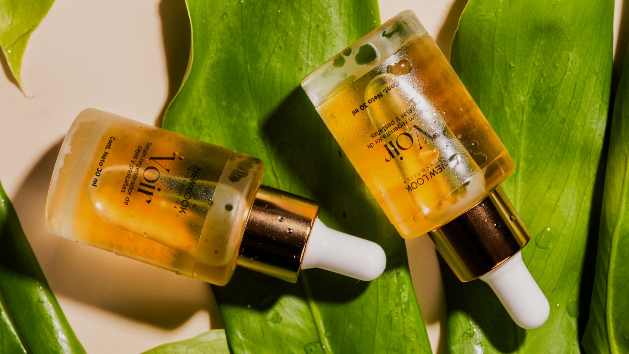 Serum Voir entre hojas verdes